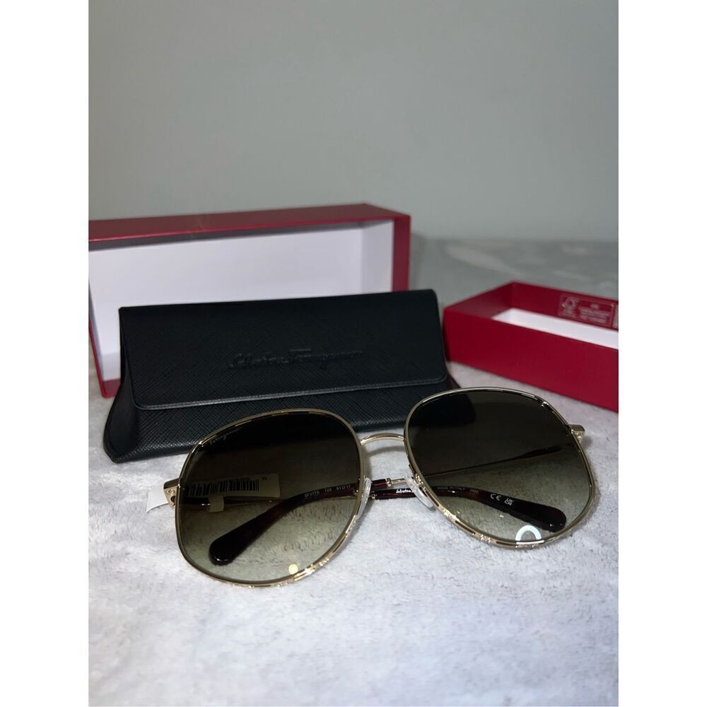 Women’s FERRAGAMO 61mm Gancini Sunglasses - Picture 7 of 10